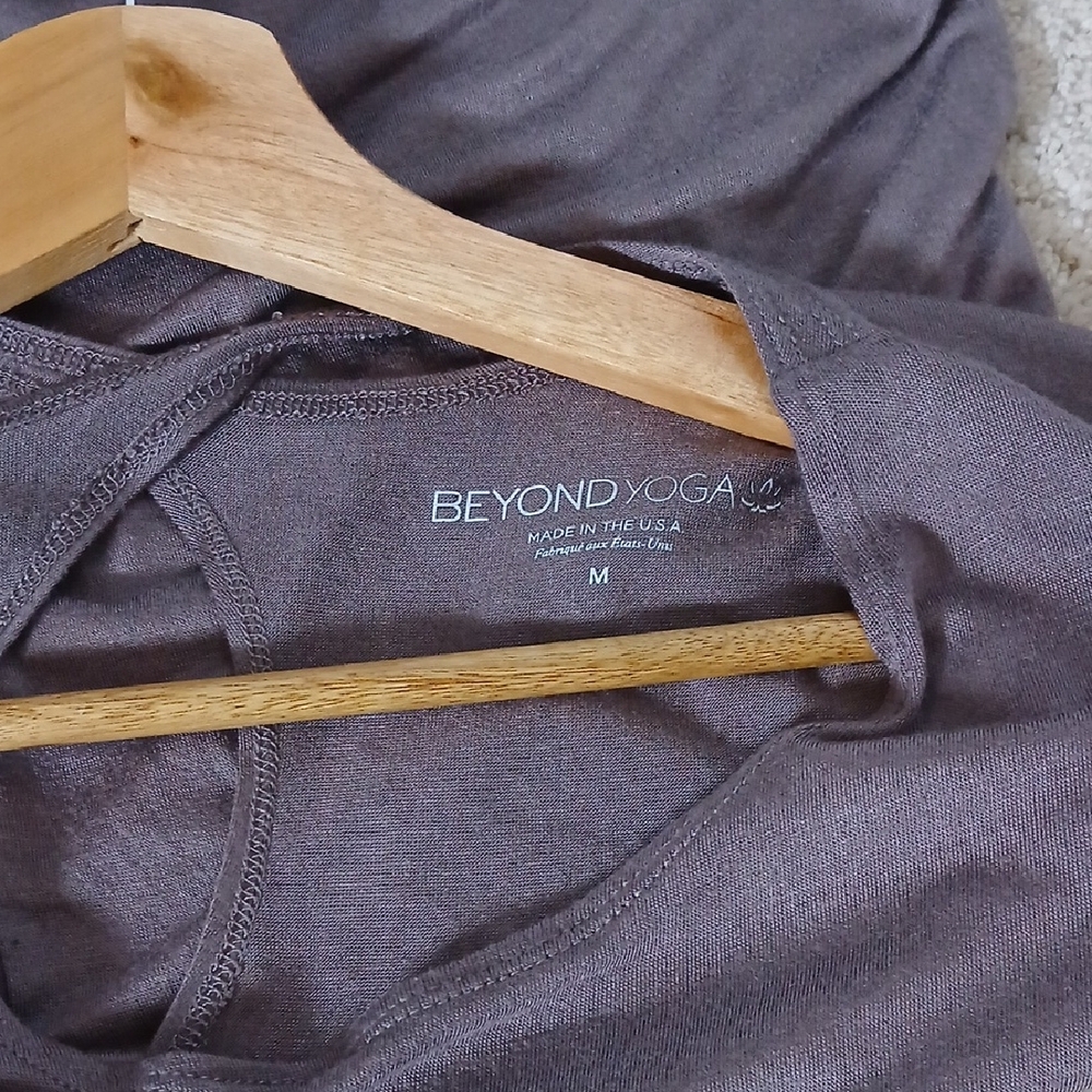 Beyond Yoga Tee * Flaws - Picture 2 of 11